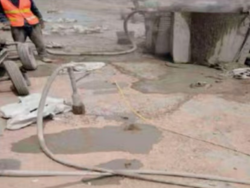 毛道乡水泥混凝土路面板底注浆技术 路面脱空注浆整治方案